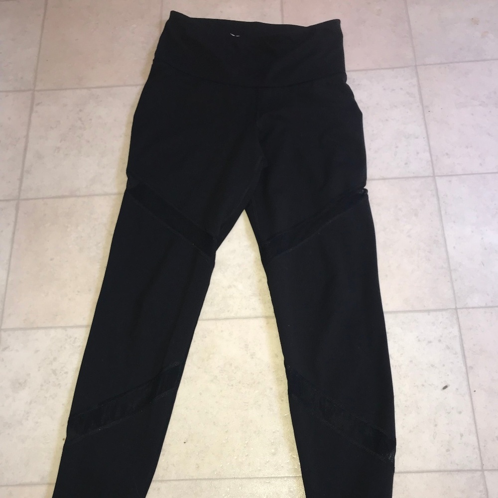Old Navy Fitted Mesh cutout leggings (black)